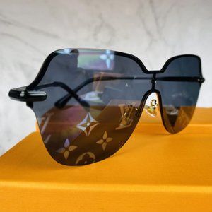 NWT Gradient Blue-color mirror sunglasses💞YJ8
